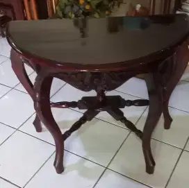 Meja ruang tamu