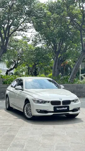 BMW 320i Luxury 2015 LOW KM