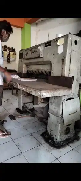 DIJUAL MESIN POTONG KERTAS DQ202A