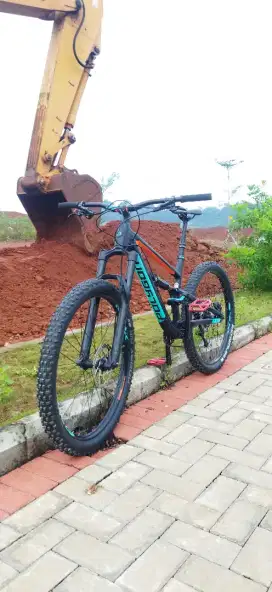 Sepeda Polygon siskiu T8 ukuran 27,5 size M full Alloy siap pakai