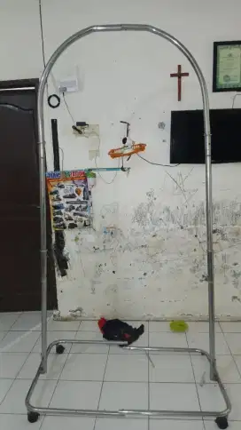 Gendongan besi bayi