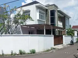 Rumah mewah furnished & kolam renang dekat Ramada hotel colomadu