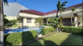 Jual Rumah Mewah Kolam Renang Raya Jemur Andayani