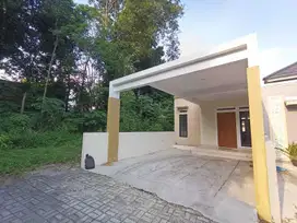 RUMAH SIAP HUNI BONUS CANOPI DI NGALIK DEKAT KAMPUS UII