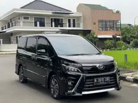Toyota Voxy 2.0 AT 2020 Hitam | Sunroof | Sliding Door | 2 juta tdp