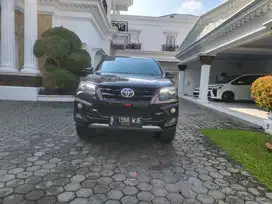 Toyota Fortuner VRZ TRD Tahun 2017 Warna Hitam Automatic