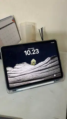 iPad Air 4 second (layar 10.9 inci, WiFi, 64GB) lengkap dengan pencil