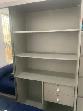 Lemari Kaca Sliding