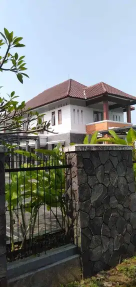 Rumah villa eksotis Dago Atas Dengan View Menawan