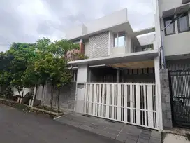 rumah mewah seteran tengah kota SIAP HUNI