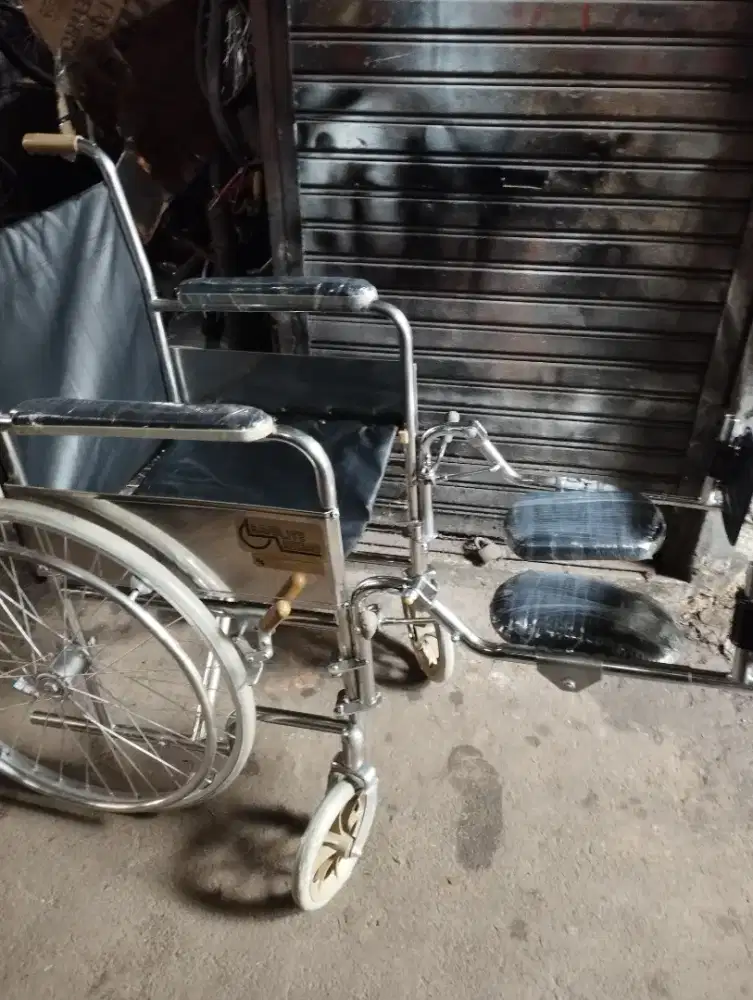 Kursi roda bekas kaki bisa slonjoran