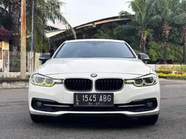 BMW 320i F30 Sport AT 2017 pmk Tgn1 “Kredit DP 35jt”