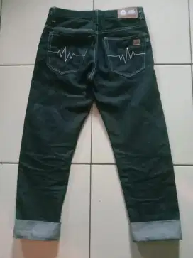 Celana denim salvadge