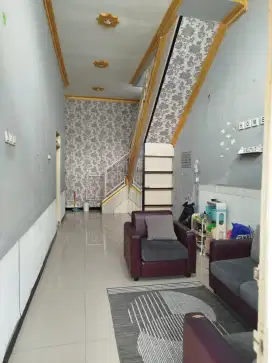 LANGKA SURABAYA TENGAH RUMAH 2 LANTAI LEBAR 6 MTR DEKAT TOL PASAR TURI