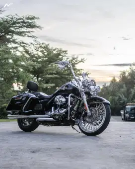 Harley Davidson FLHTRC Road King Classic 2011