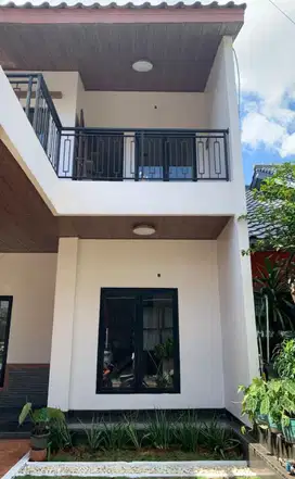 Rumah 3 Tingkat dengan 5 Kamar Tidur di Depok