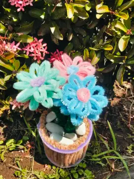pot bunga daisy terbuat dari kawat bulu aesthetic