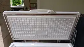 Chest Freezer merk Aqua AQF-200