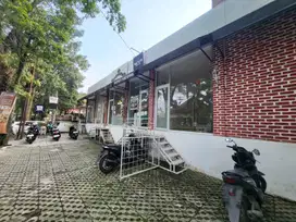 Disewa Ruang Usaha atau Kios,Parkiran Cukup Luas di Sayap Riau Bandung