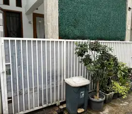 Bismillahirohmanirohim, Dijual Rumah 2 Lantai di Beji Depok