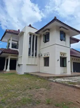 Disewakan rumah besar pas untuk kantor operasional di jakarta selatan