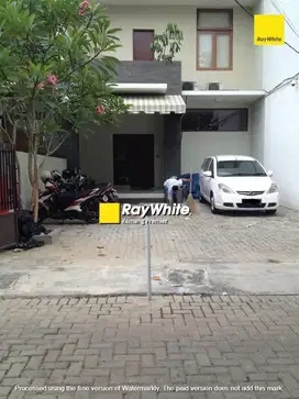 Ruang Usaha Mewah 3 lantai, SHM, Prime Area  Jalan Kemang , Jakarta