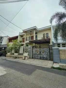Rumah Dijual Tebet - Jalan Depan Lebar 3 Mobil. NEGO SD DEAL