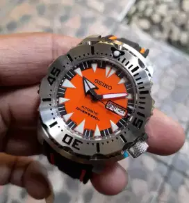 Seiko mod monster dracula mesin nh36 automatic