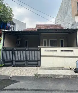 Dijual Rumah dekat Superindo Taman Harapan Baru Bekasi Utara