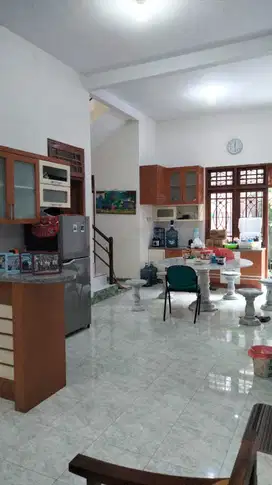 Rumah Cocok Untuk Keluarga Besar Lokasi Maguwoharjo Sleman