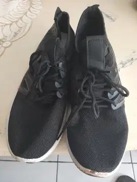 Sepatu slip on hitam mantap