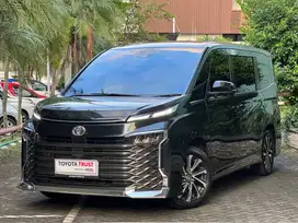 TOYOTA VOXY 2.0 CVT 2024