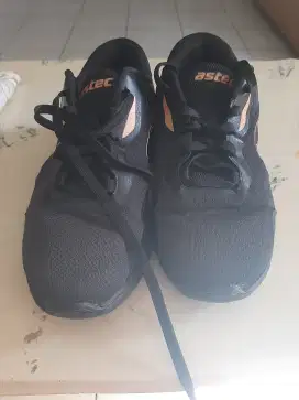 Sepatu astec jogging