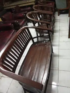 Kursi tamu kayu jati model lengkung