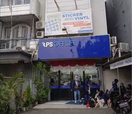 Staff Customer Service