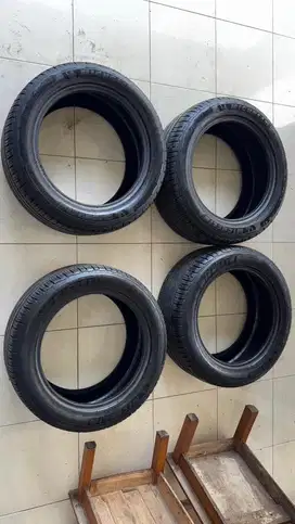 Jual cepat Ban Michelin Primacy SUV+ 235/55/18 th 2023 kondisi 95%