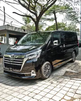 grand ace toyot hiece LUXURY  a/t 2,8cc disel 8 seat hitam dalam hitam