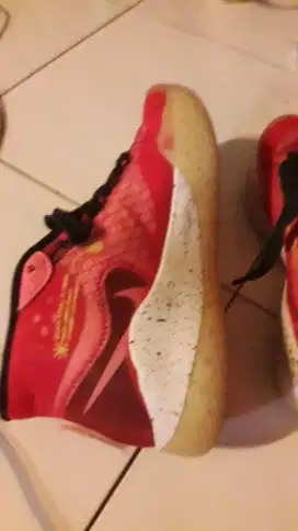 Sepatu NIKE BASKETBALL