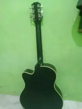 Jual Gitar lama ga di pake apa adanya