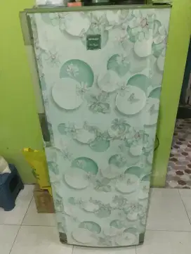 Kulkas sharp 1 pintu tinggi 130cm bekas