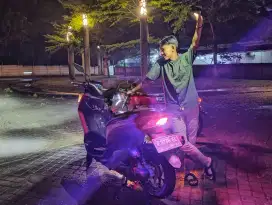 motor Lexi merah