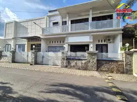 Dijual Rumah 2 Lantai Sangat Strategis di Belakang Kantor KPU Banyuwan