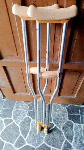 Tongkat ketiak sepasang