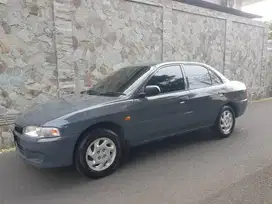 Mitsubishi lancer 2.0 glxi mt 2000