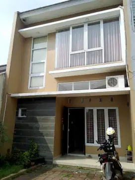 Rumah dijual cepat 2 lantai di Cisaranten Kulon Arcamanik Kota Bandung