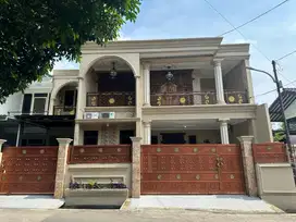 DIJUAL RUMAH 2 LANTAI LOKASI STRATEGIS