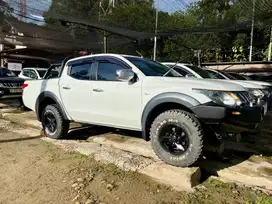- Mitsubishi Triton Putih GLS 2018