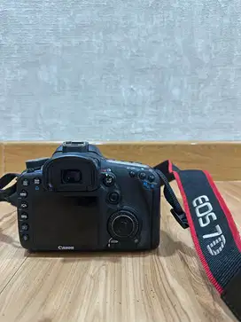 Kamera Canon 7D Lengkap 2 Lensa, 2 Baterai, Tripod + Tas