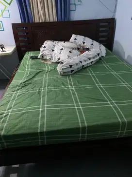 Tempat tidur jati asli