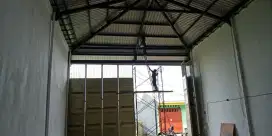 GUDANG GUNUNGANYAR TAMBAK SIAP PAKAI, TRUCK ENGKEL MASUK